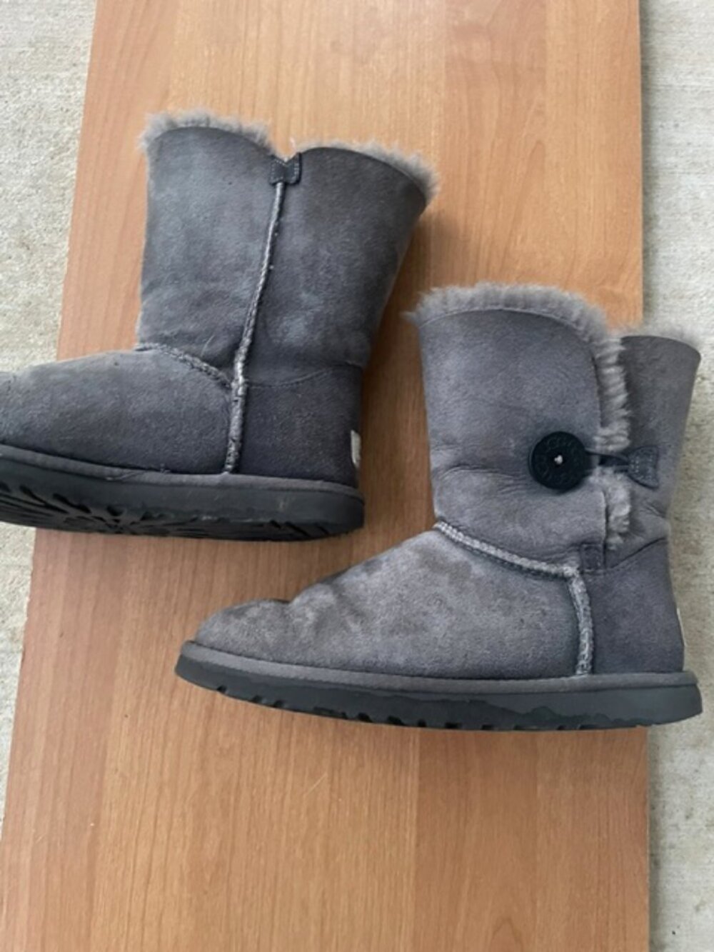 UGG Australia Women's Suede Bailey Button Bomber Boots, Gray, Size 6 - Picture 5 of 12